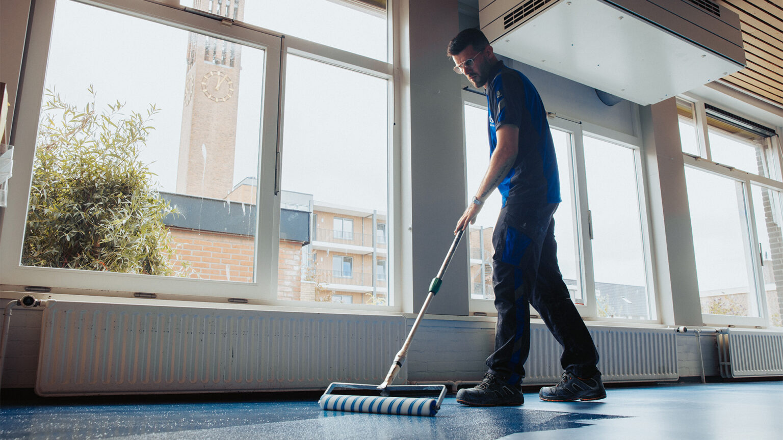 Coaten van een linoleum vloer
