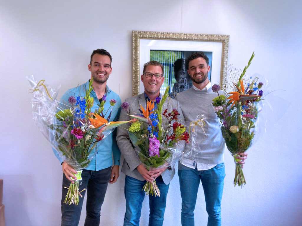 Twee jonge en energieke broers, hebben samen een mooie stap gezet met de overname. Al jarenlang zijn ze actief binnen Floor Facility Services, waar ze hun ervaring en passie voor het vak hebben ontwikkeld. Met hun frisse blik en sterke onderlinge band waren ze klaar om het bedrijf verder te laten groeien en nieuwe kansen te benutten.